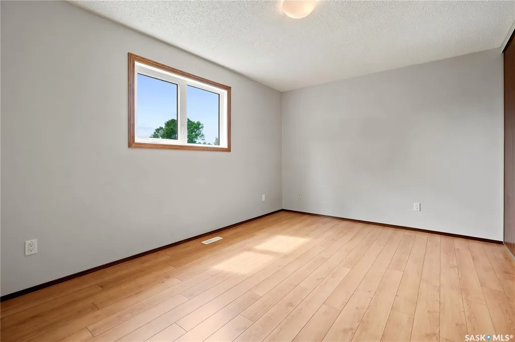 1027 Victory Crescent Regina SK S4N 6X5
