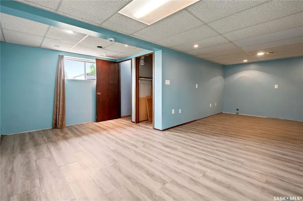 1027 Victory Crescent Regina SK S4N 6X5