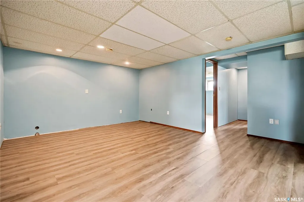 1027 Victory Crescent Regina SK S4N 6X5