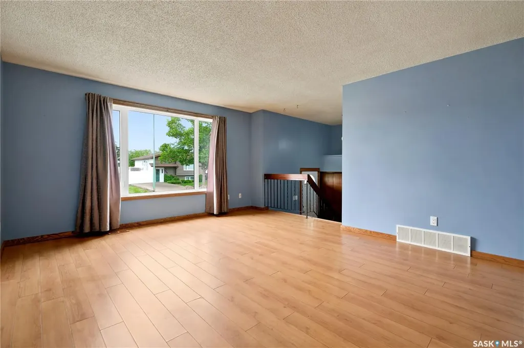 1027 Victory Crescent Regina SK S4N 6X5