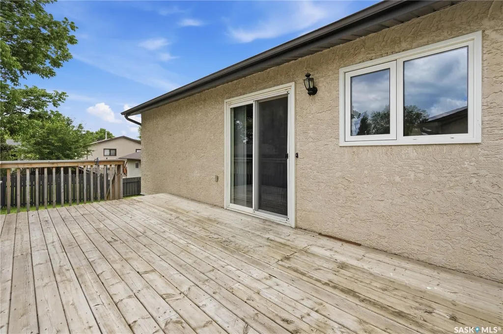 1027 Victory Crescent Regina SK S4N 6X5