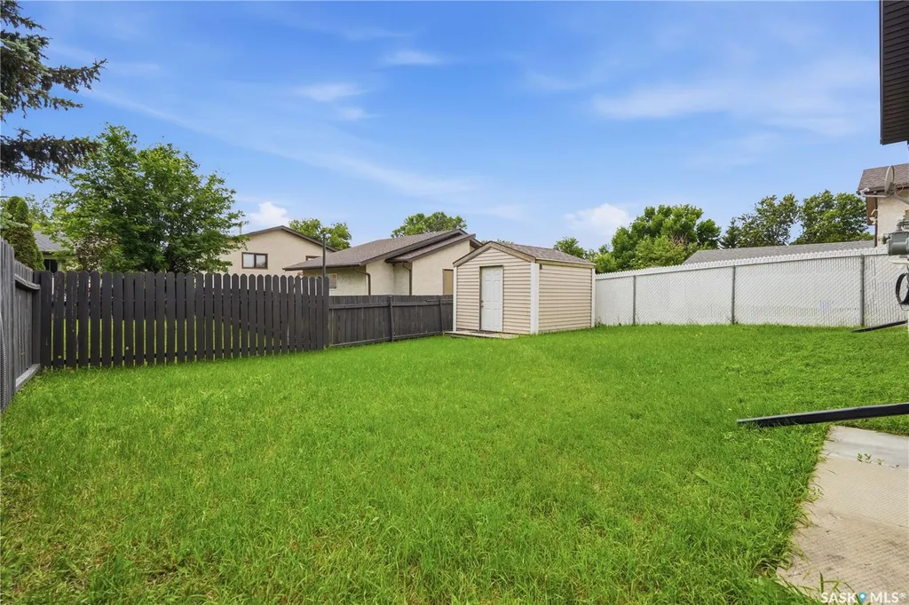 1027 Victory Crescent Regina SK S4N 6X5