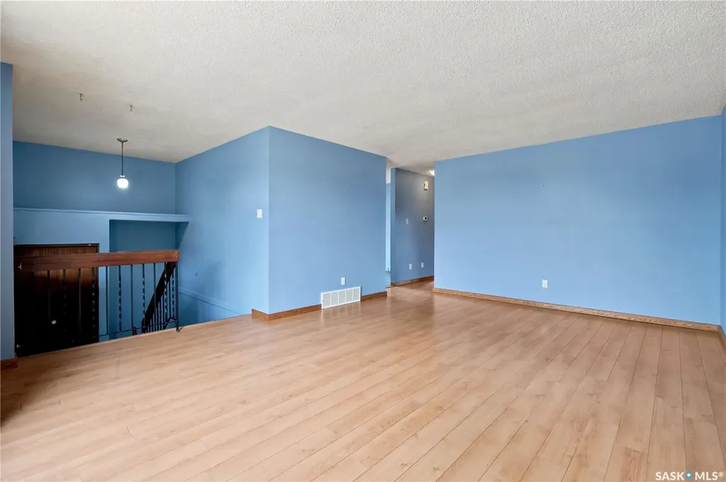 1027 Victory Crescent Regina SK S4N 6X5