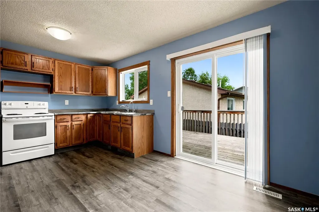1027 Victory Crescent Regina SK S4N 6X5