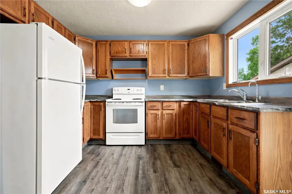 1027 Victory Crescent Regina SK S4N 6X5