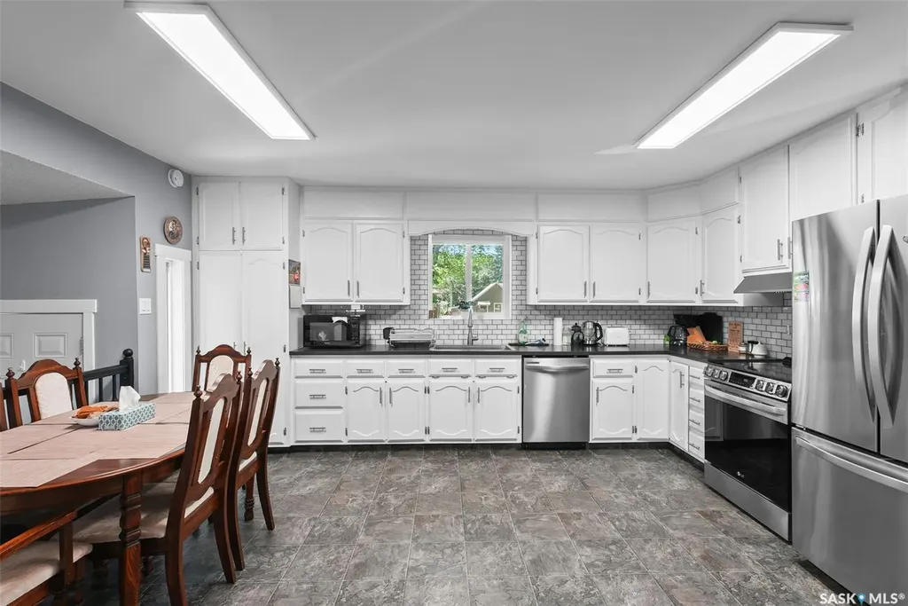 327 Retallack Street Regina SK S4R 3N1