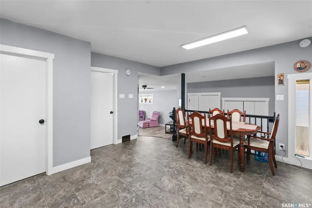 327 Retallack Street Regina SK S4R 3N1