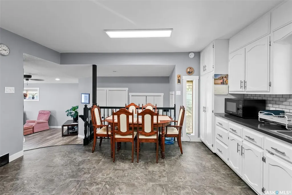 327 Retallack Street Regina SK S4R 3N1