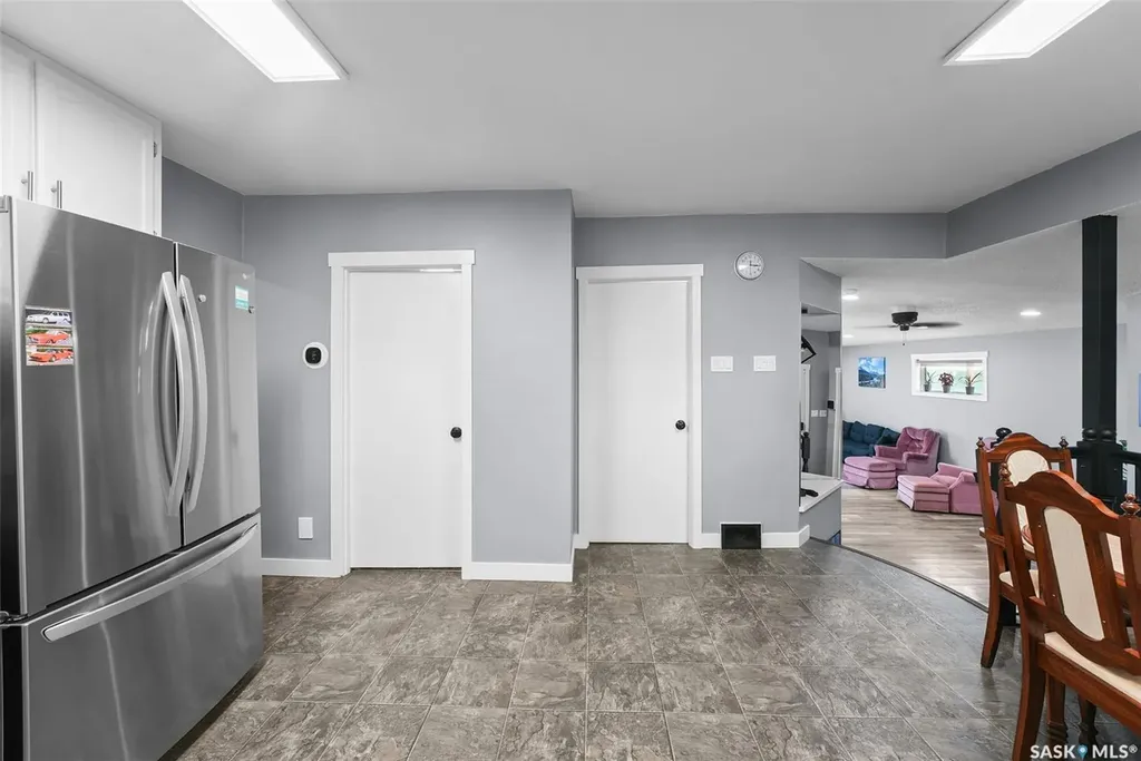 327 Retallack Street Regina SK S4R 3N1