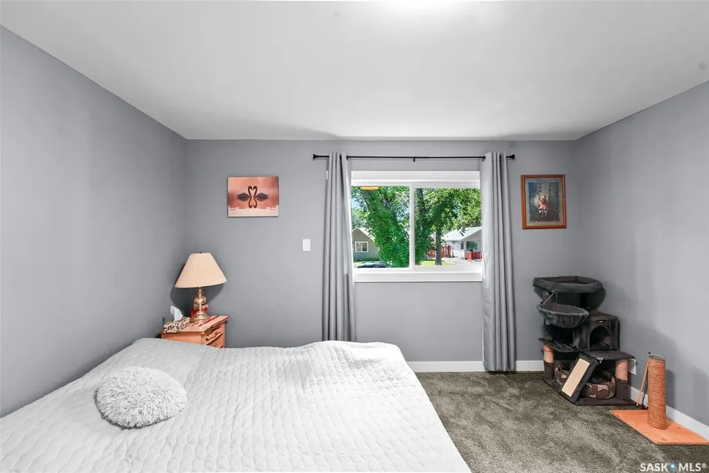 327 Retallack Street Regina SK S4R 3N1