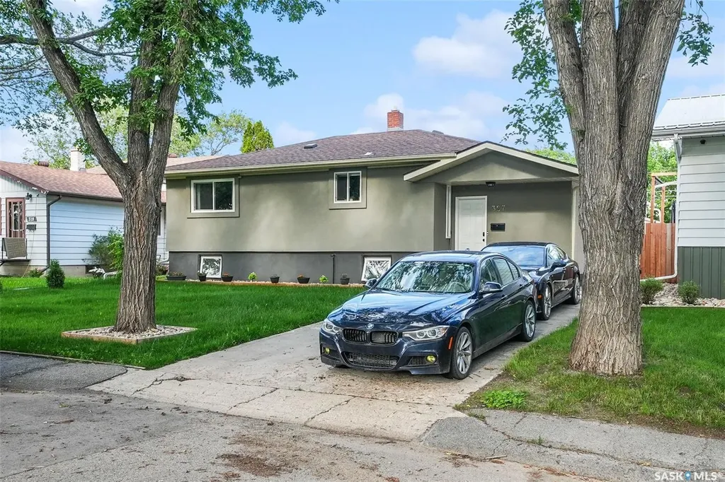 327 Retallack Street Regina SK S4R 3N1