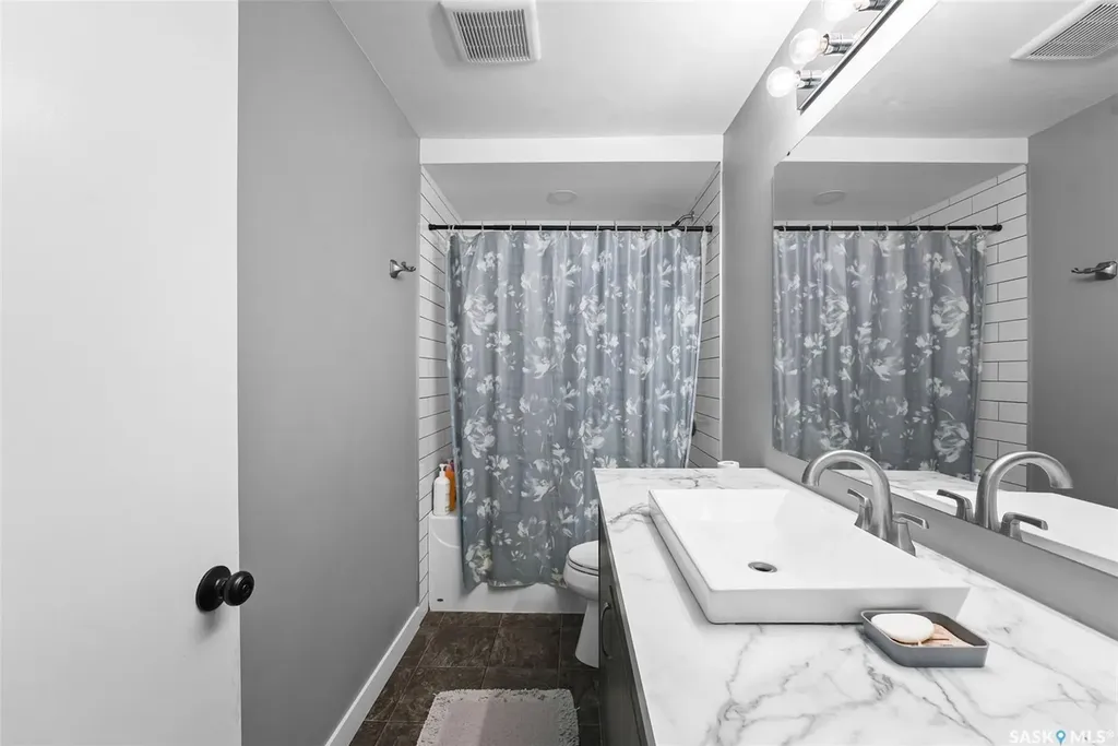 327 Retallack Street Regina SK S4R 3N1