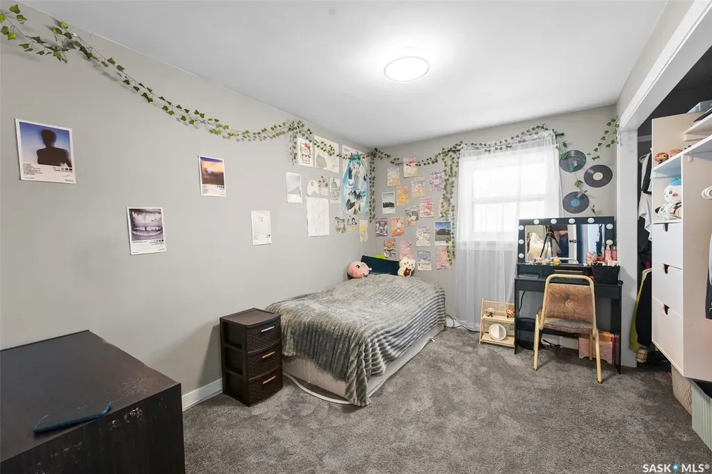 327 Retallack Street Regina SK S4R 3N1