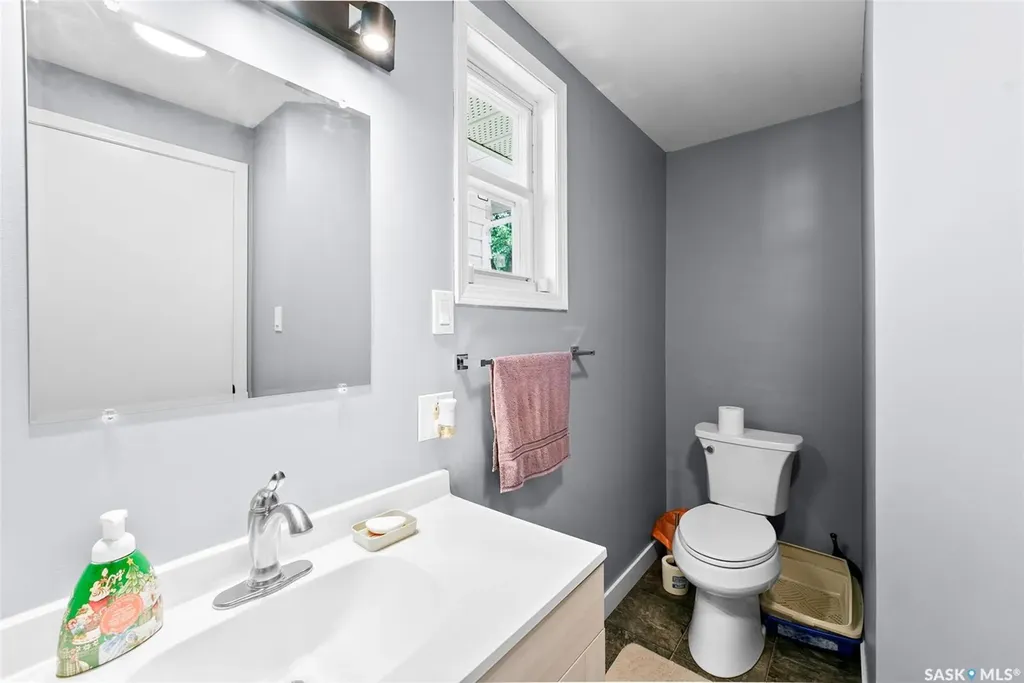 327 Retallack Street Regina SK S4R 3N1