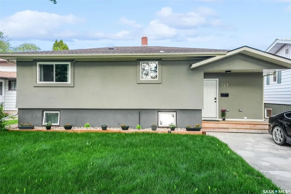 327 Retallack Street Regina SK S4R 3N1