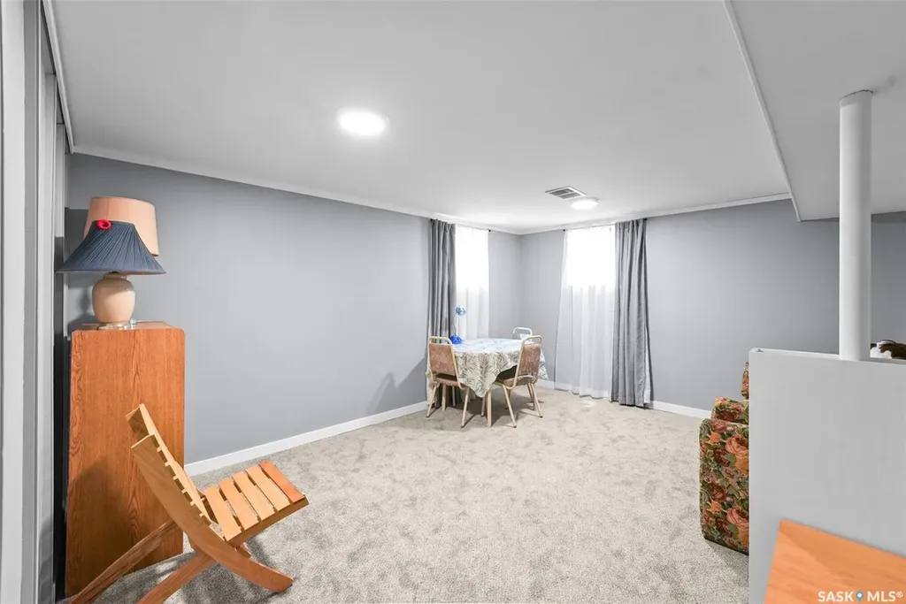 327 Retallack Street Regina SK S4R 3N1