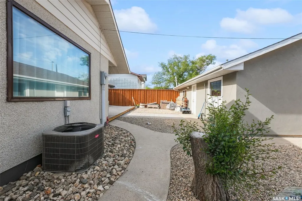 327 Retallack Street Regina SK S4R 3N1