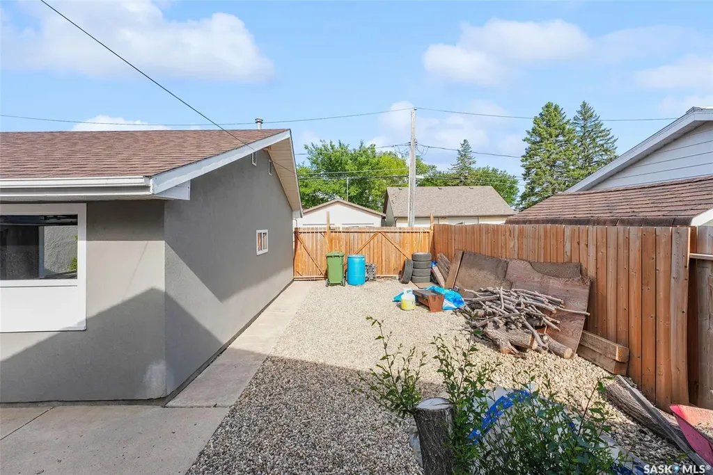327 Retallack Street Regina SK S4R 3N1