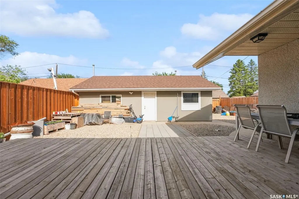 327 Retallack Street Regina SK S4R 3N1