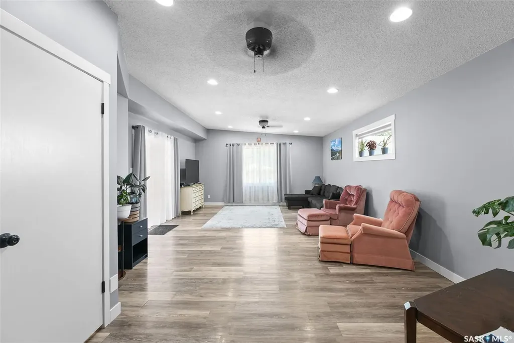 327 Retallack Street Regina SK S4R 3N1