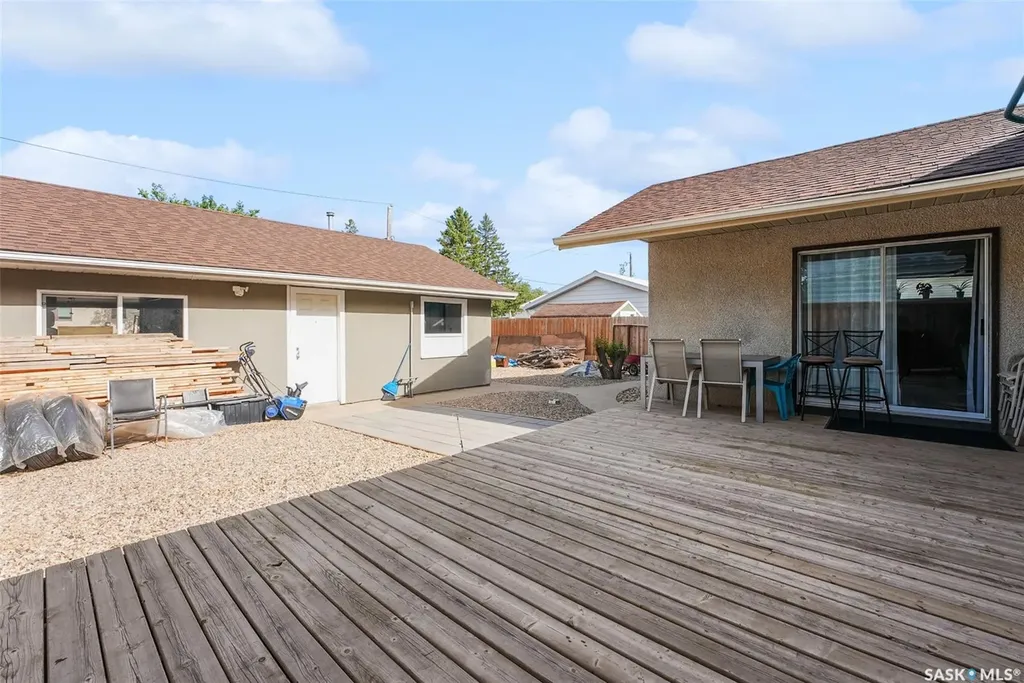 327 Retallack Street Regina SK S4R 3N1