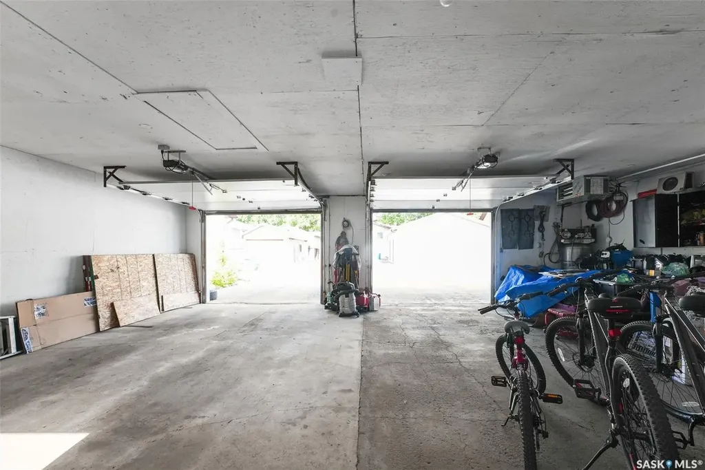 327 Retallack Street Regina SK S4R 3N1