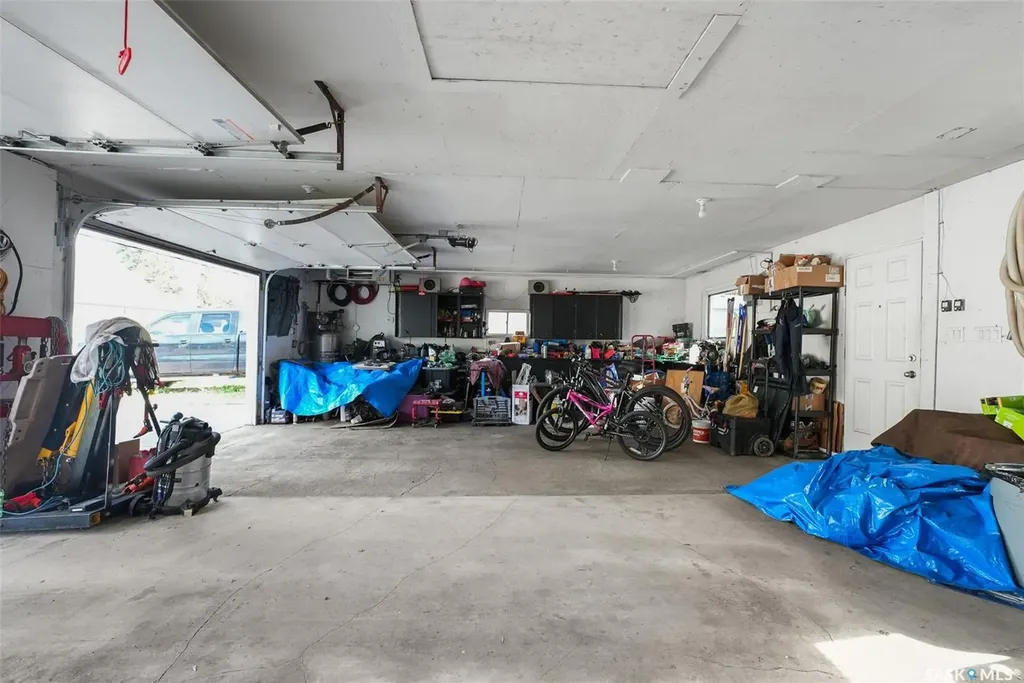 327 Retallack Street Regina SK S4R 3N1