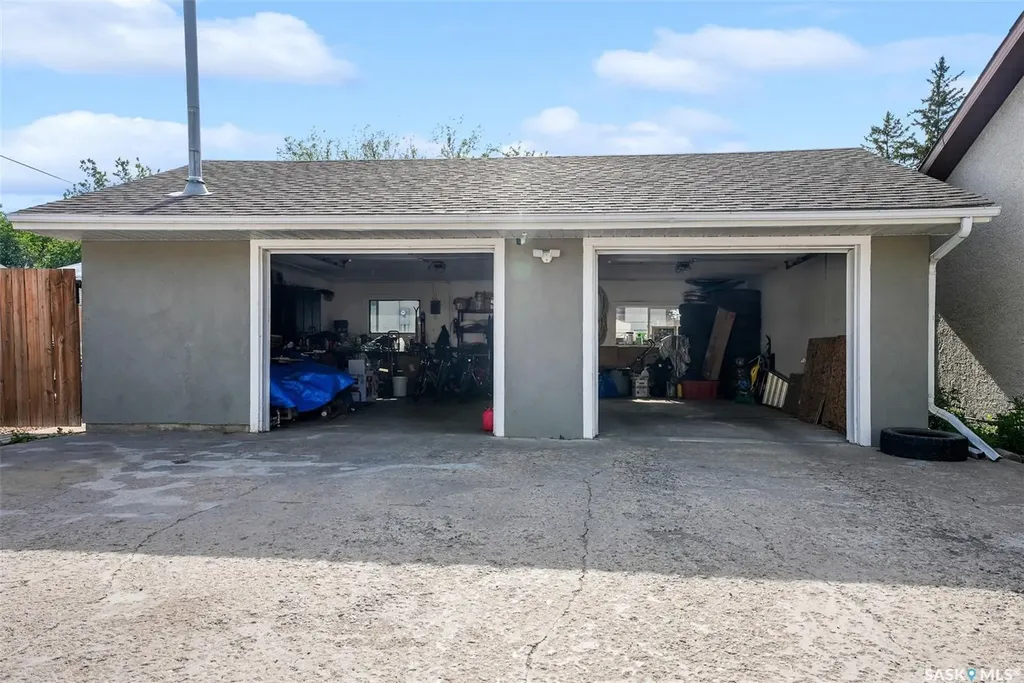 327 Retallack Street Regina SK S4R 3N1
