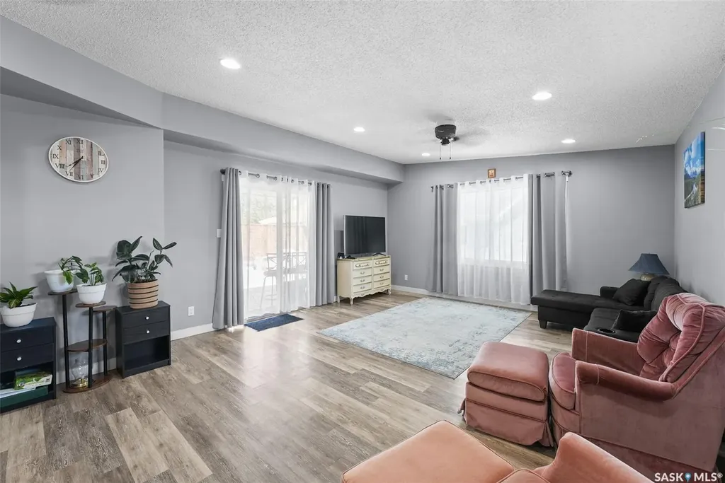 327 Retallack Street Regina SK S4R 3N1