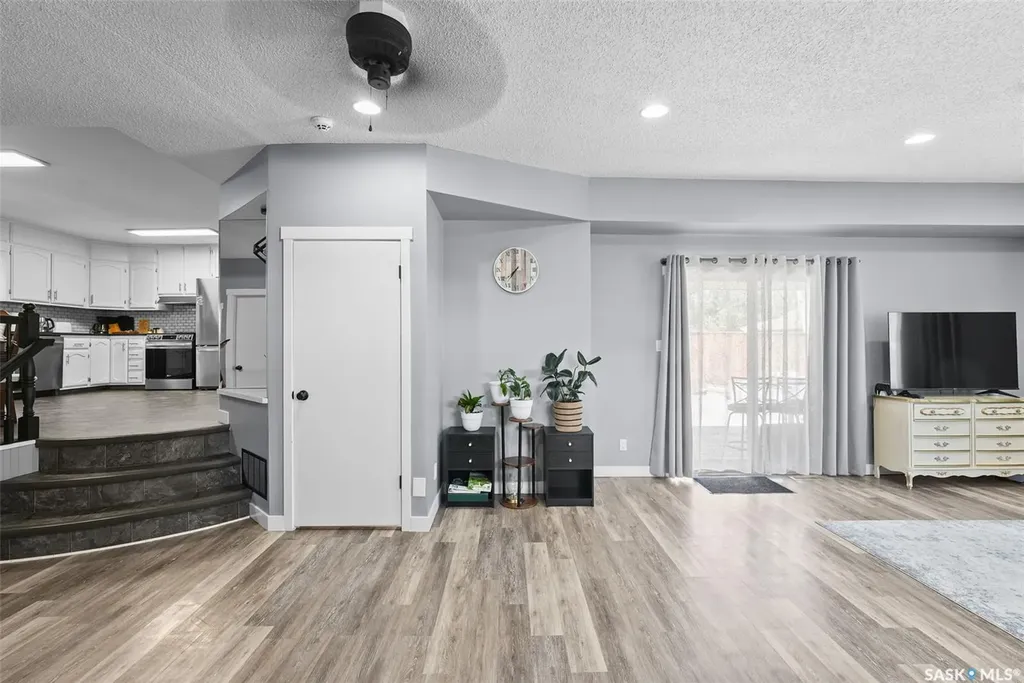 327 Retallack Street Regina SK S4R 3N1