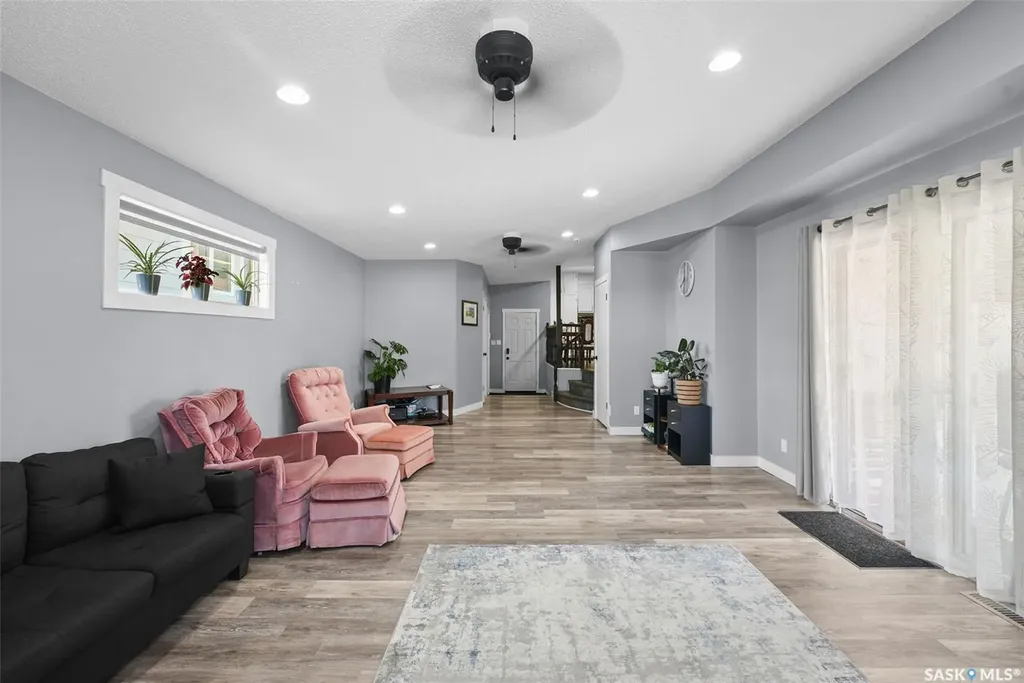 327 Retallack Street Regina SK S4R 3N1