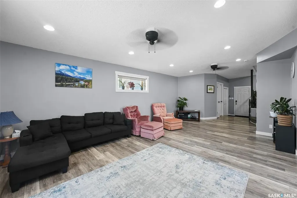 327 Retallack Street Regina SK S4R 3N1