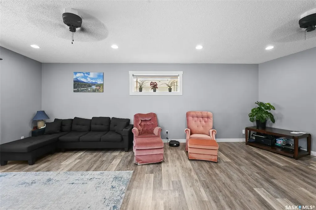 327 Retallack Street Regina SK S4R 3N1