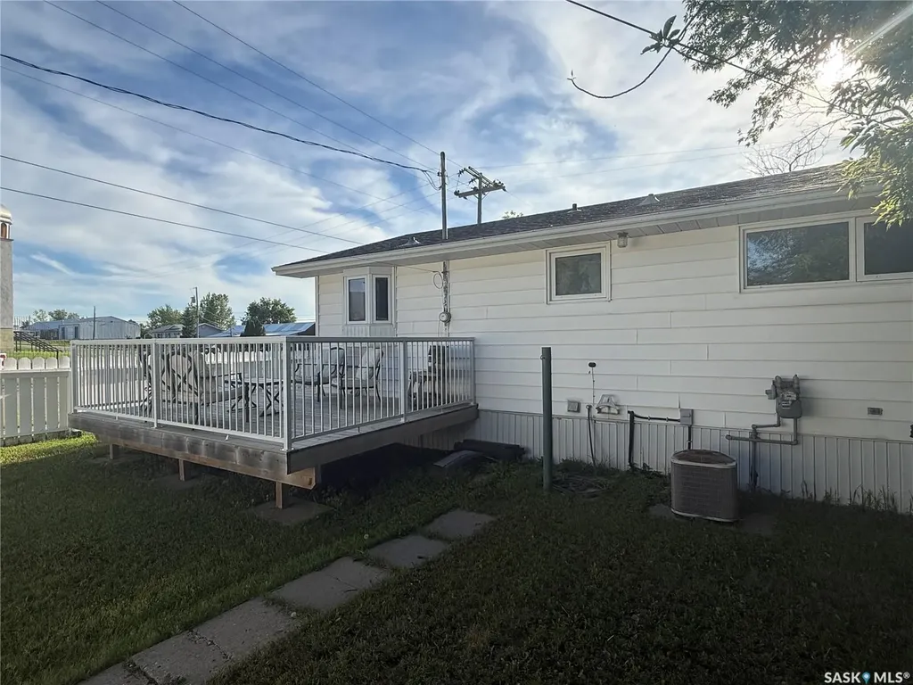 320 Government Road Weyburn SK S4H 2A8