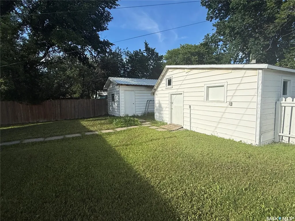 320 Government Road Weyburn SK S4H 2A8