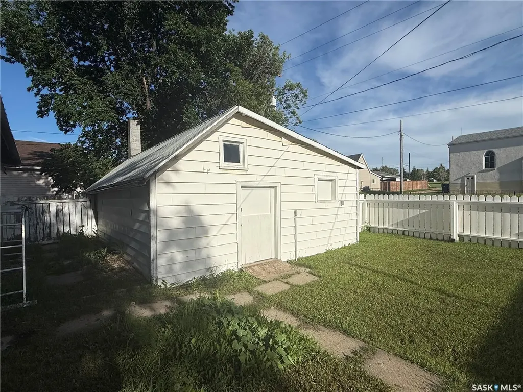 320 Government Road Weyburn SK S4H 2A8
