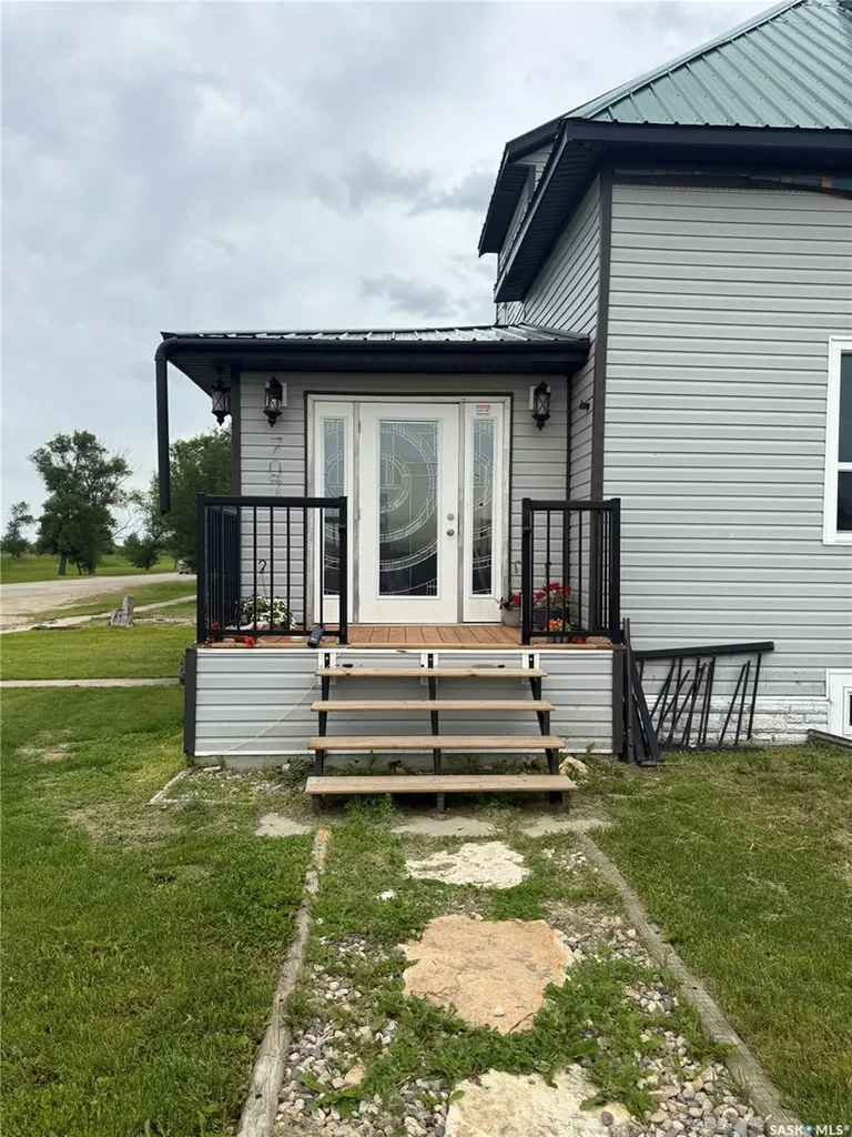 707 Railway Avenue Neudorf SK S0A 2T0