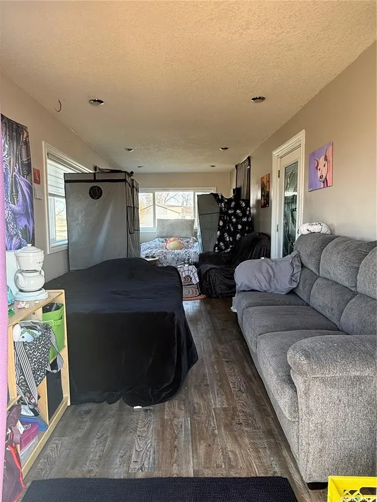 707 Railway Avenue Neudorf SK S0A 2T0