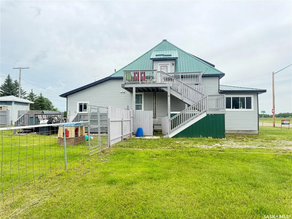 707 Railway Avenue Neudorf SK S0A 2T0