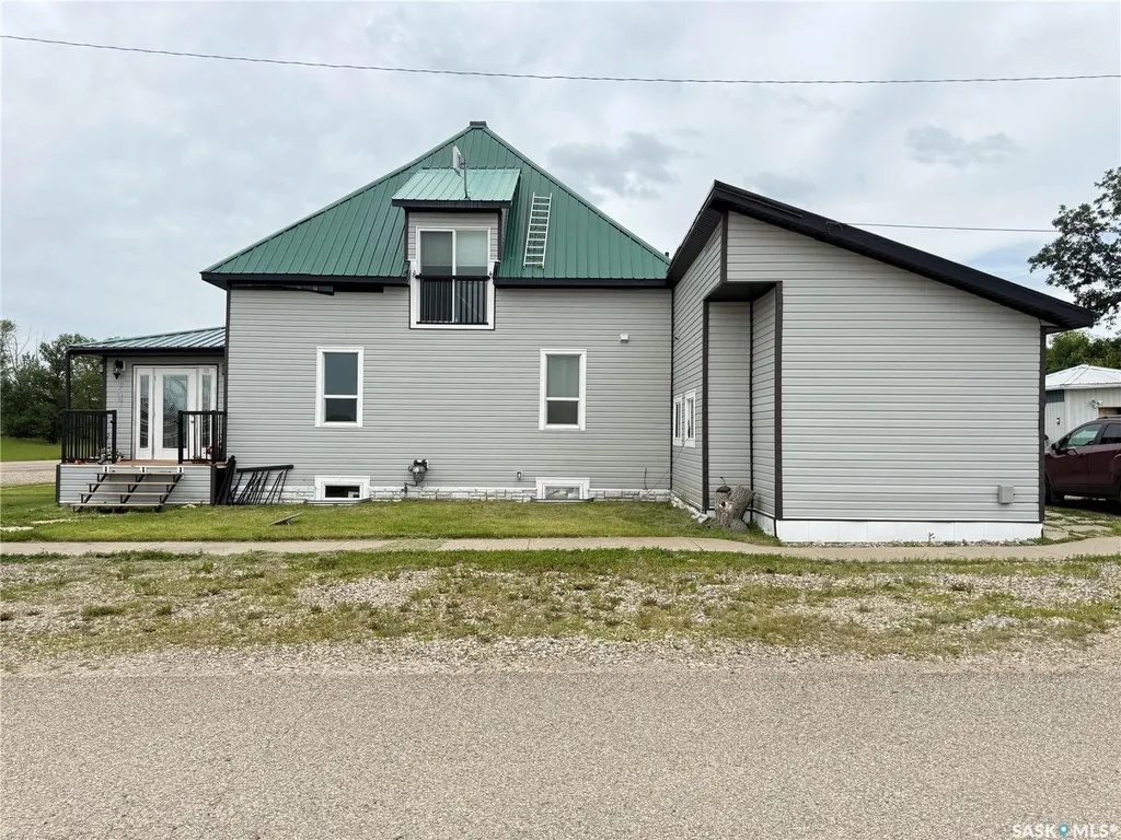 707 Railway Avenue Neudorf SK S0A 2T0