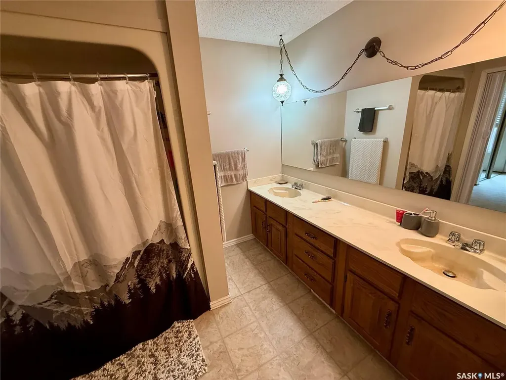 831 Seymour Crescent N Regina SK S4X 2B6