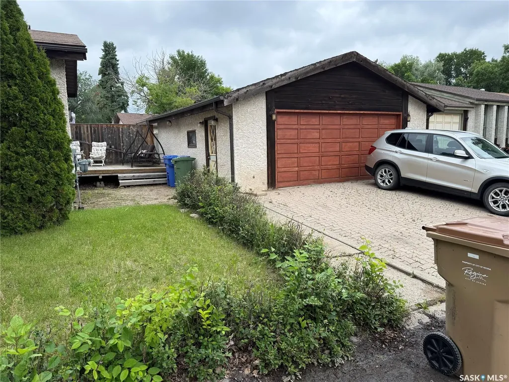 831 Seymour Crescent N Regina SK S4X 2B6