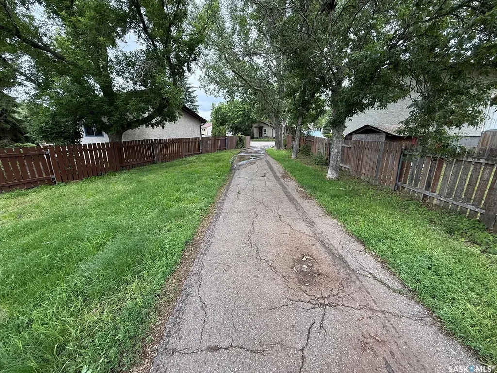 831 Seymour Crescent N Regina SK S4X 2B6