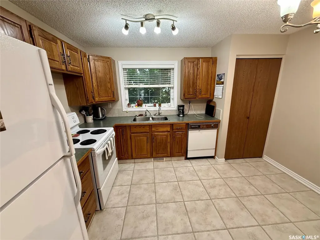 831 Seymour Crescent N Regina SK S4X 2B6