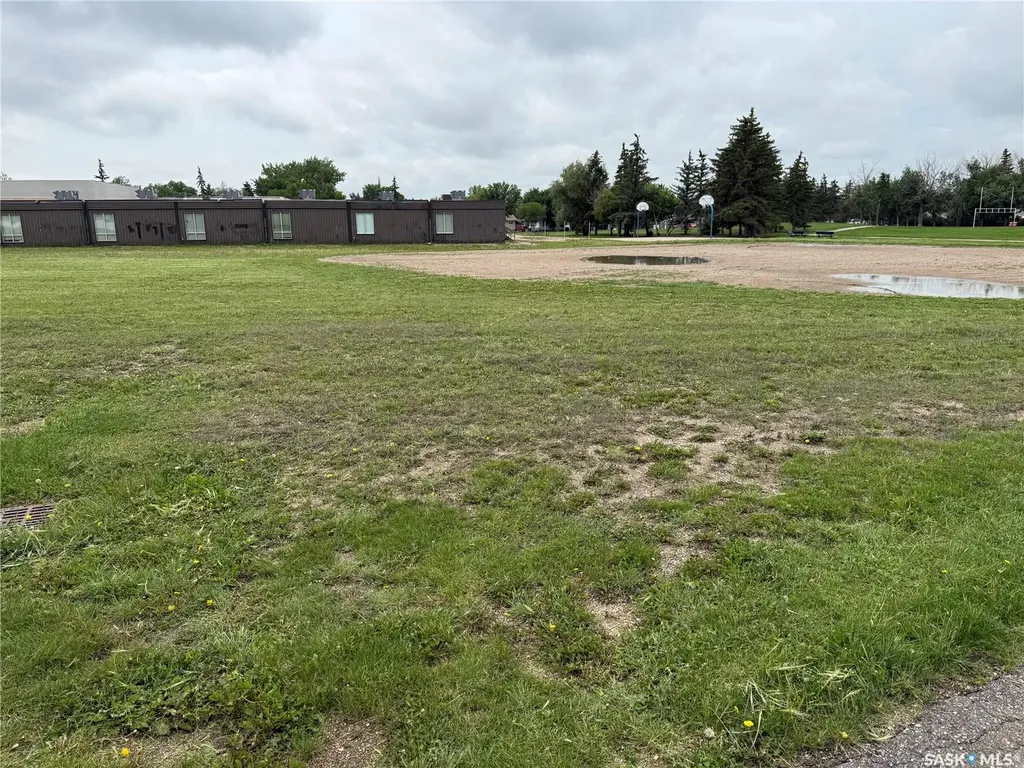831 Seymour Crescent N Regina SK S4X 2B6