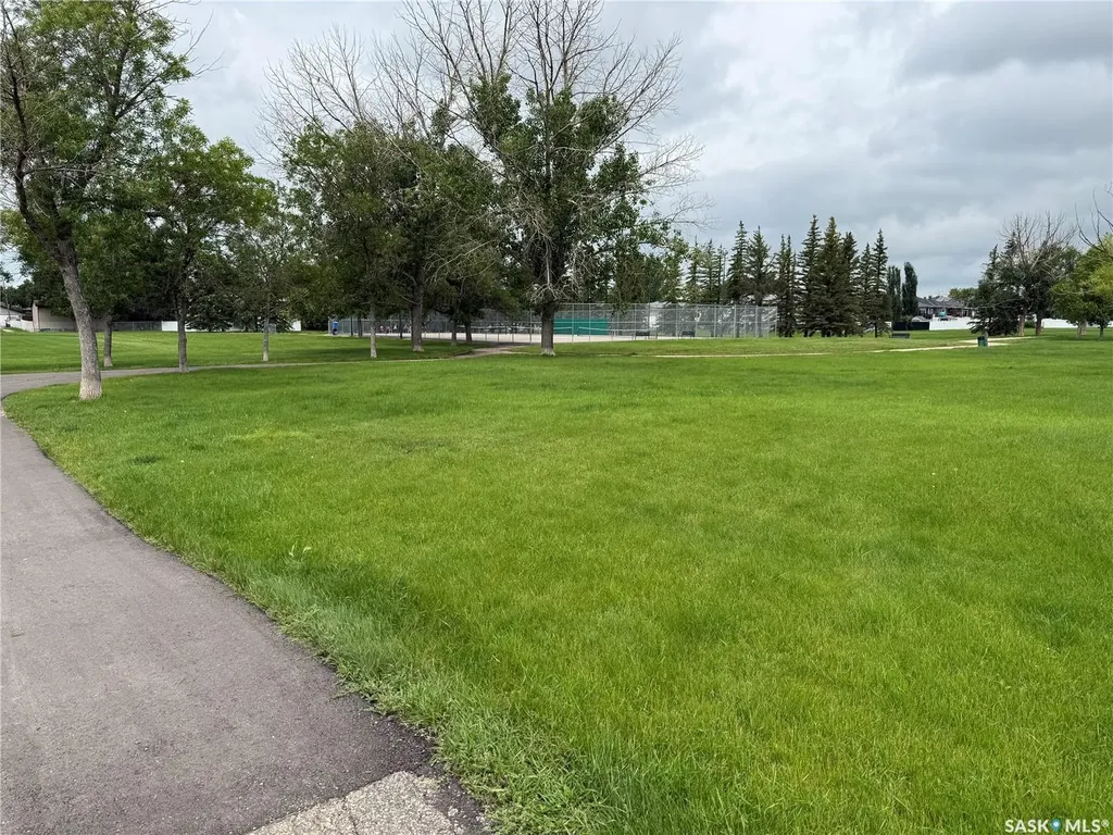 831 Seymour Crescent N Regina SK S4X 2B6