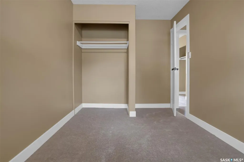 34 Armstrong Bay Regina SK S4N 4G7