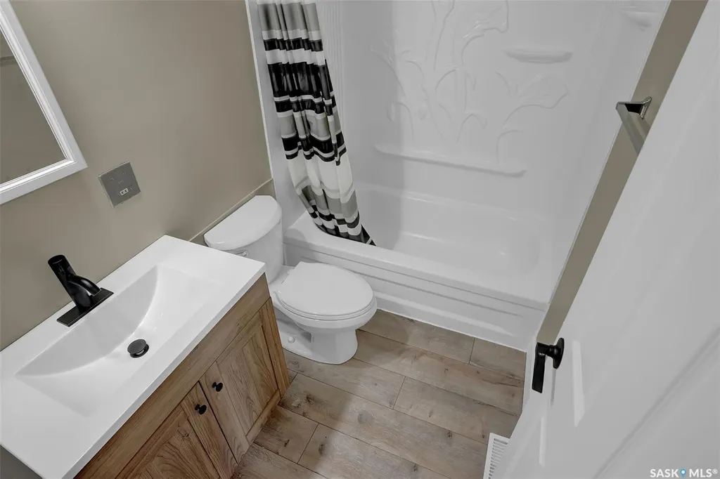 34 Armstrong Bay Regina SK S4N 4G7