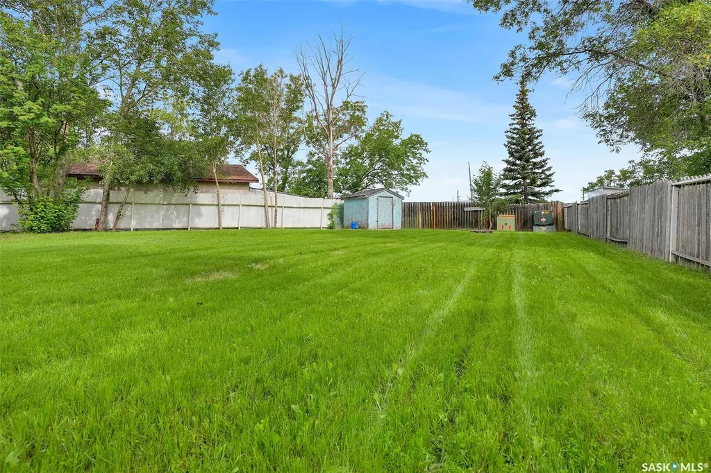 34 Armstrong Bay Regina SK S4N 4G7