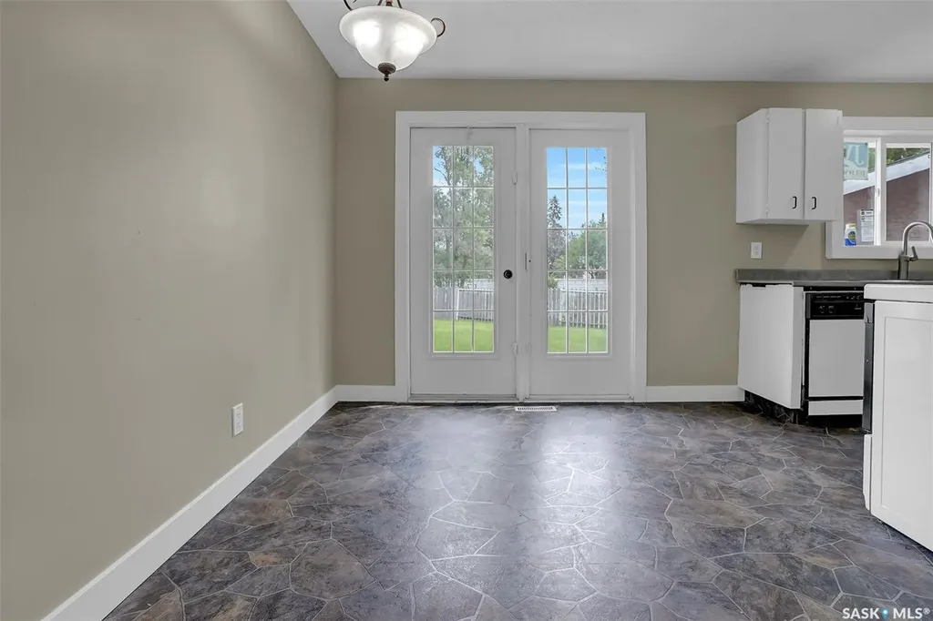 34 Armstrong Bay Regina SK S4N 4G7